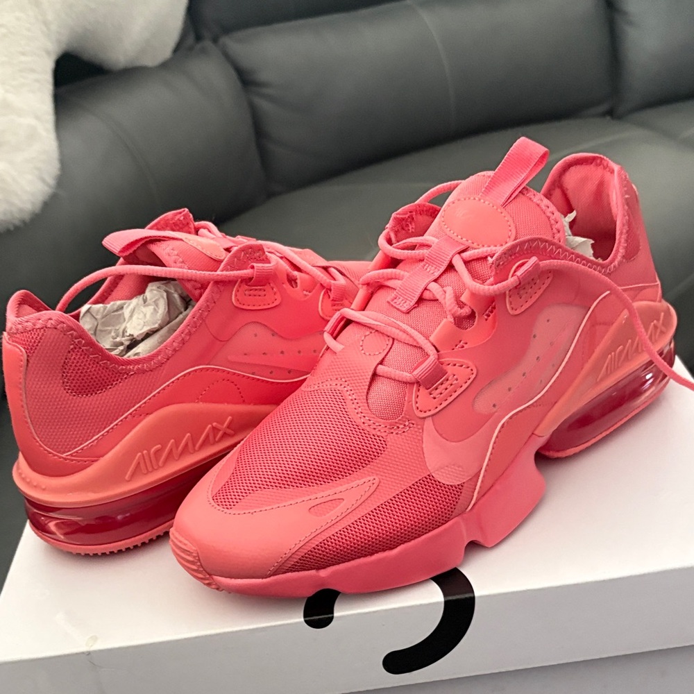 Nike Women's Coral Sneakers Max 270 - Picture 2 of 11